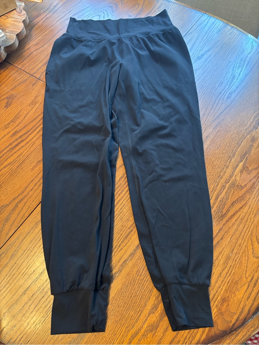 Athleta womens M salutation joggers black pockets